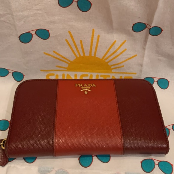 Beautiful Prada wallet two tone reds light sparkles - Picture 6 of 14